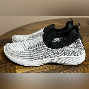 Tommy Bahama Black and White Women's Sneakers
Like new. Smoke free home.